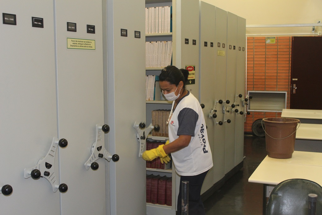 https://atualizacao.fealq.org.br/fundacao-concede-apoio-a-limpeza-especial-da-biblioteca-da-esalq/