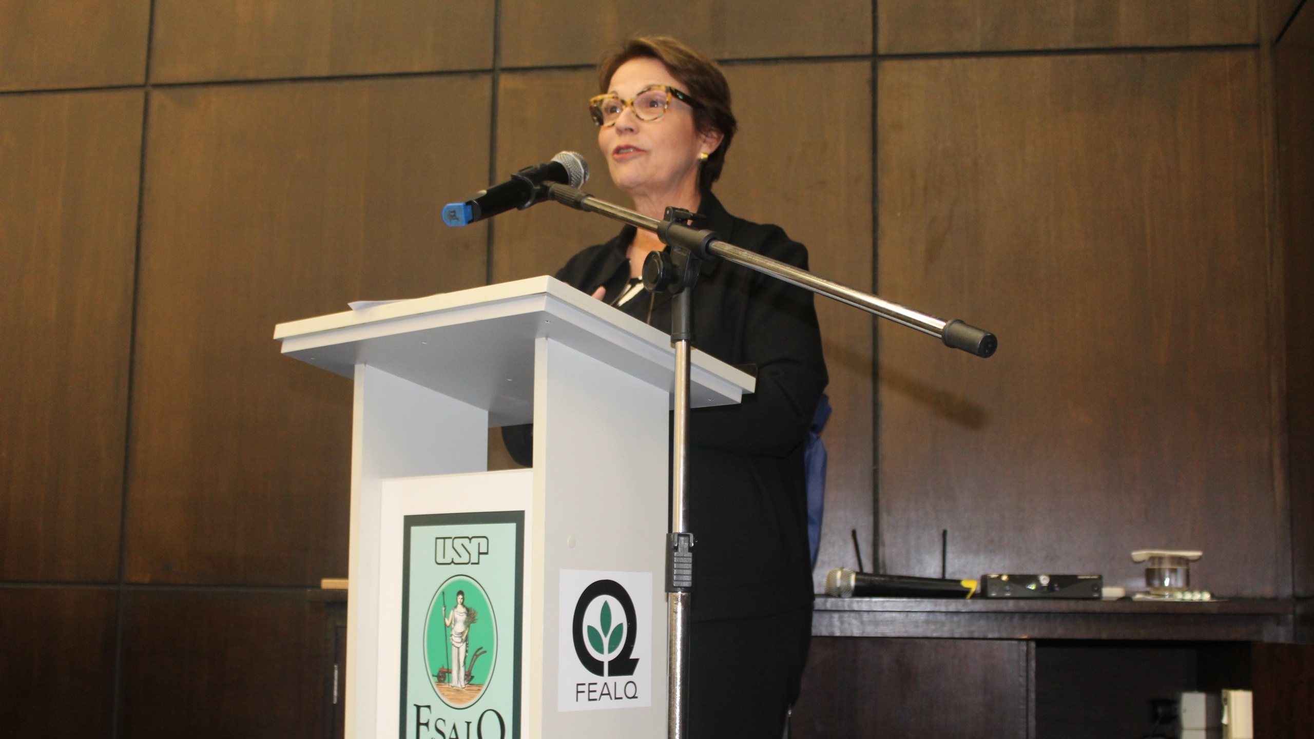 https://atualizacao.fealq.org.br/fealq-reforca-compromisso-com-desenvolvimento-da-agricultura/