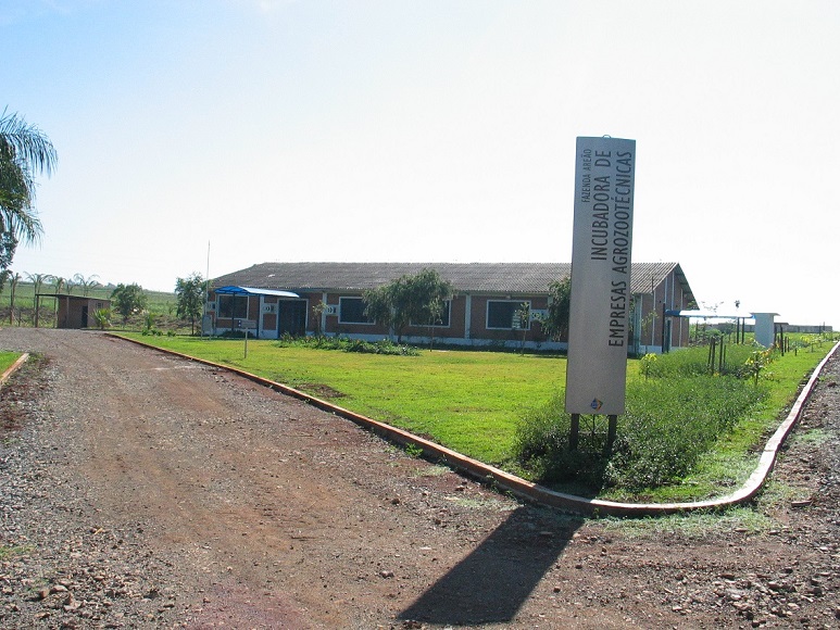 https://atualizacao.fealq.org.br/fealq-renova-contrato-de-gerenciamento-da-esalqtec/