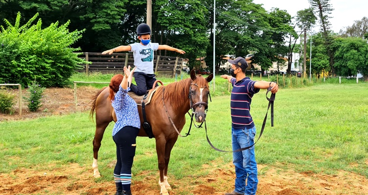 https://atualizacao.fealq.org.br/equoterapia-esalq-usp-oferece-novas-atividades-assistidas-com-cavalos/
