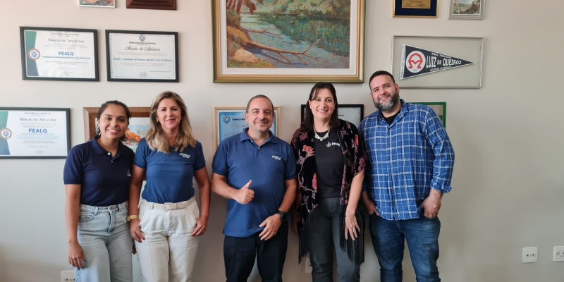 https://atualizacao.fealq.org.br/fealq-mantem-compromisso-com-adealq-em-programa-de-permanencia-estudantil/