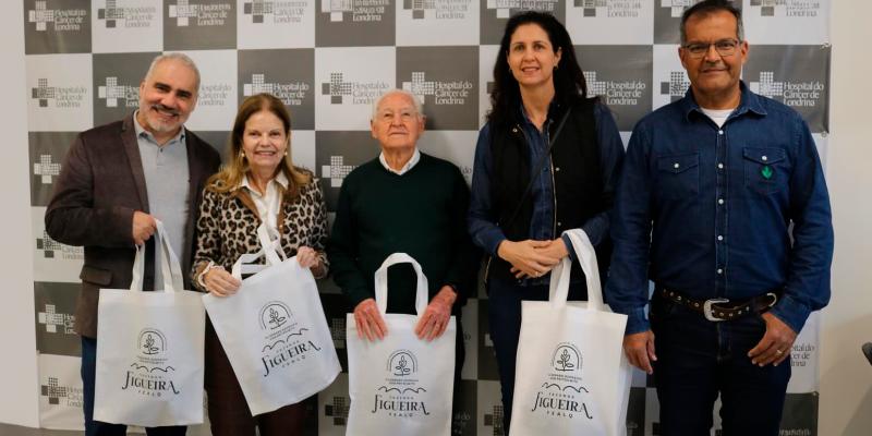 https://atualizacao.fealq.org.br/simposio-de-pecuaria-intensiva-reverte-renda-em-doacao-de-80-mil-reais-ao-hospital-do-cancer-de-londrina/