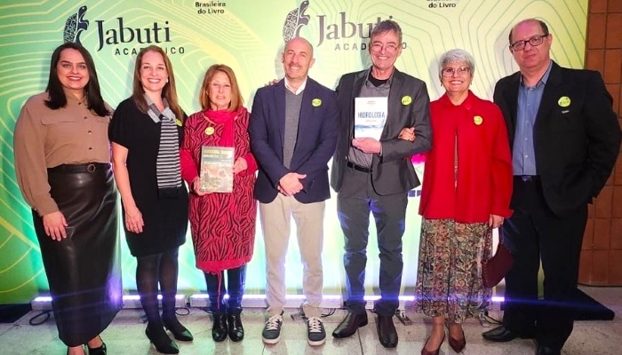 https://atualizacao.fealq.org.br/editora-fealq-vive-momento-especial-com-lancamentos-e-destaque-em-premiacao/