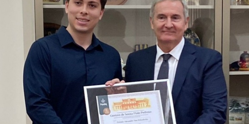 https://atualizacao.fealq.org.br/fealq-entrega-premio-alexandre-von-pritzelwitz-a-aluno-da-esalq-usp/